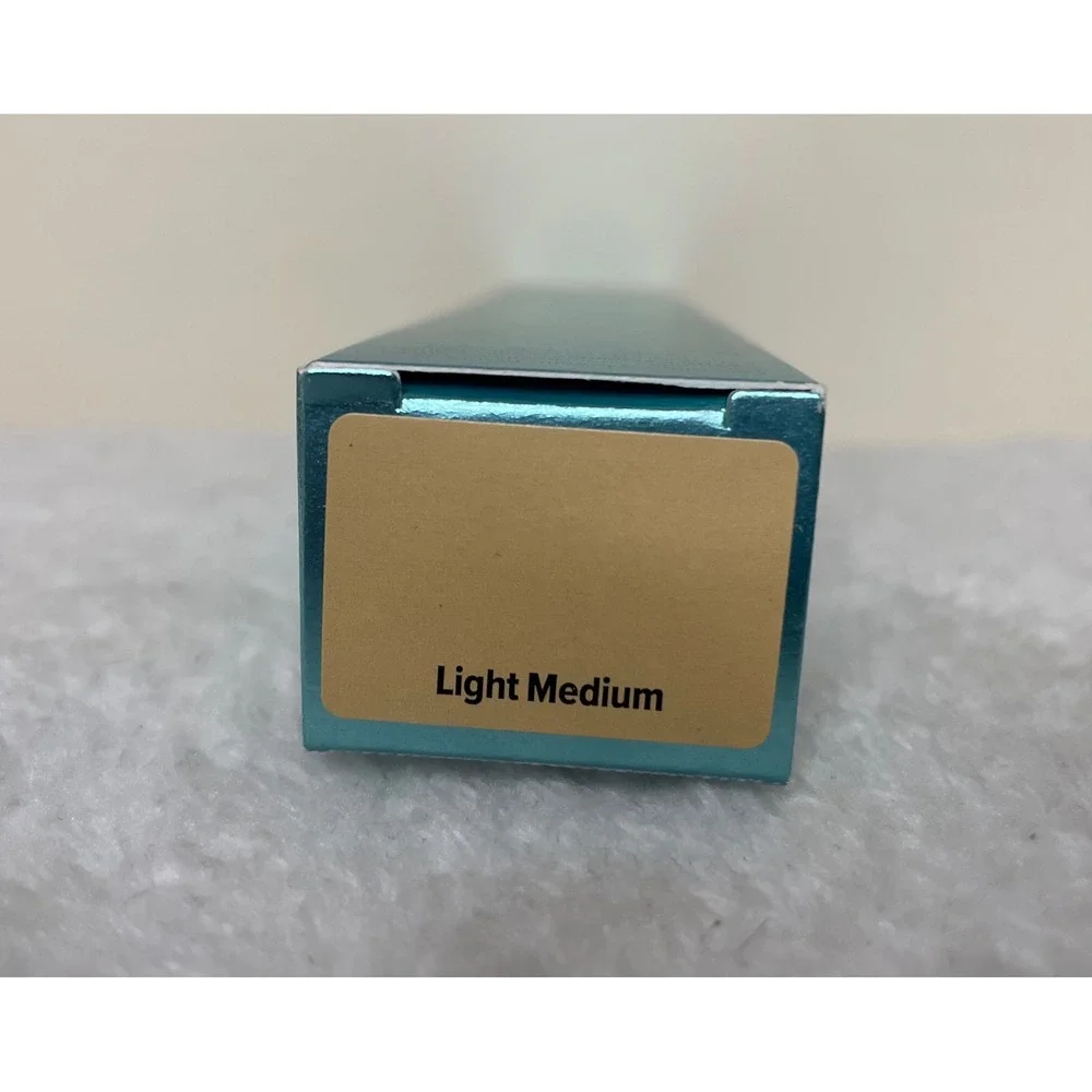 It Cosmetics CC+ Oil-Free Matte SPF 40 Light Medium Foundation 1.08oz